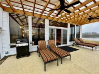 WATERFRONT exclusive 4-bedroom house, pool/hot tub on 15 acres, fenced & gated!
