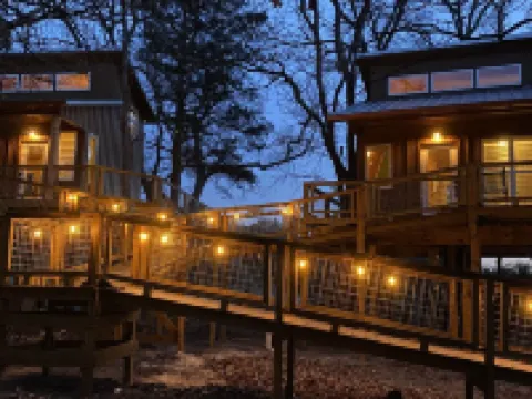 Coach’s Quarters - The Clubhouse - Spend night in the trees!!