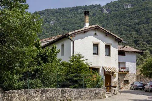 Lizarrosta House in Nacedero del Urederra Hotels in Estella Oriental