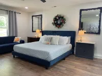 The Fox Den, Luxury Home, Just 2 Minutes Away from the Iconic Bell Buckle Cafe.