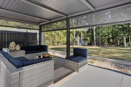 Spacious 4-bedroom house in charming Fayetteville with WiFi, AC