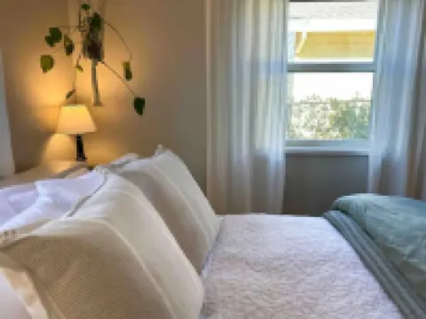 The Alley House - Historic District Garden Bungalow