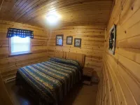 Ugly Cabin, Stunning Escape – Hot Tub! Fire Pit! Fast Wifi! Sunroom! Hiking! 莫農加希拉國家森林附近的飯店