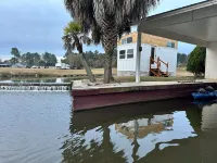 Lake Life Tiny House located on top of the water - Pool - 3 Kayaks - Beautiful!