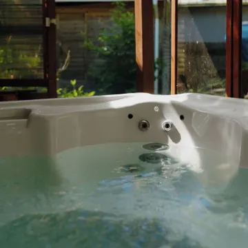 Chalet Rivière 2-bedroom cabin with AC and WiFi in Gold Bar