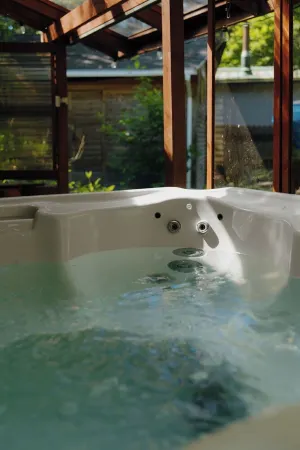 Chalet Rivière 2-bedroom cabin with AC and WiFi in Gold Bar Отели в г. Баринг