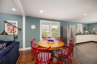 Waterfront Cape May canal property 5min to beach landscaped grounds