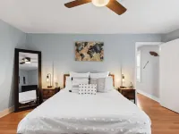BOHO BUNGALOW - STEPS FROM HISTORIC DOWNTOWN APEX<br> Hotels in Apex