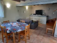 Beautiful house with swimming pool, 15mn from Futuroscope, sleeps 4