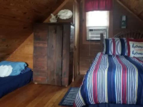 Glory Days Riverfront 1800s log cabin near Gem mines Hotels in Cowee