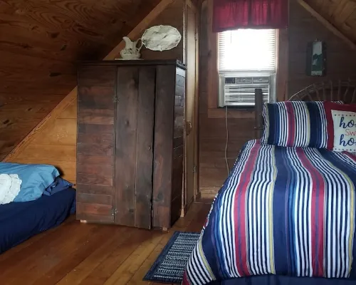 Glory Days Riverfront Authentic Restored 1800s Log Cabin Near Gem Mines Hotels in Cowee