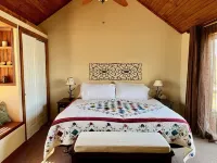 Riverside cabin with excellent kayaking and fishing