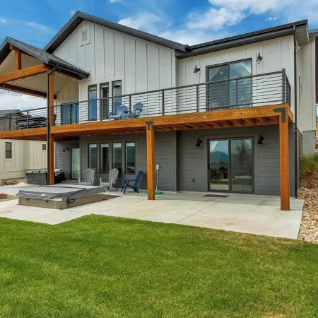 "Powder & Pine" NEW Mountain and Lake View Home in Eden, Utah
