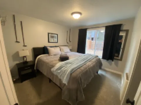 The Hopi Getaway - 6 BD/3 BTH - LARGE HOT TUB - GAME ROOM - PETS WELCOME - 1 AC