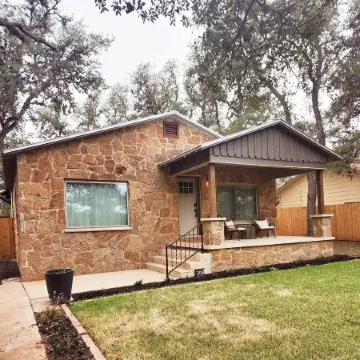 Modern Country Home at the start of the Hill Country Wine Trail