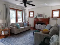 Cozy and Comfortable 1939 Cottage Close to Wittenberg, Shopping, Restaurants.