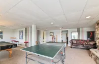 Inspirational nature backdrop. End of the road beside the woods. Hotels in Delavan