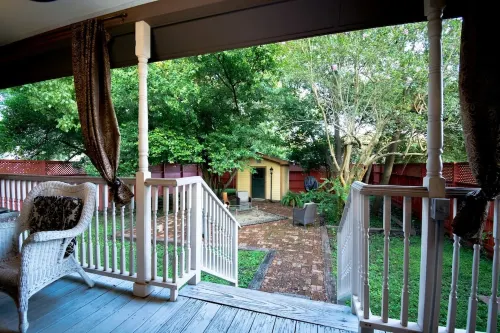 Downtown, Free wine, Courtyard, Porches, 1885, Keyless, Private