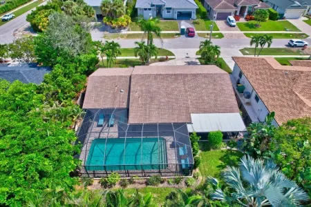 Local Living on Marco Island, Florida Отели рядом с достопримечательностью «Марко Айленд Бич»