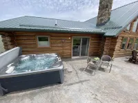Luxurious Log Cabin & Hot Tub on Golf Course with Spectacular Mountain Views