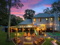 Pocono Dream House! Heated Pool, Fire Pit, Bowling, Mini Golf!