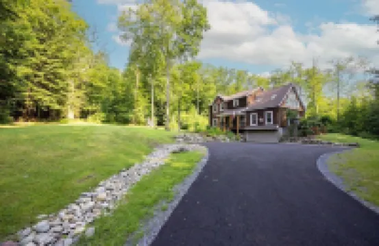 Cozy Adirondack Lodge in Lake George