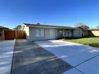 Dolphin Place | Spacious home/ backyard and centrally located | 3 Bed | 2 Bath | Hotels near Six Points Plaza South