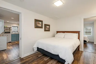 Quiet cottage near the heart of Downtown Franklin, TN Franklin on Foot 주변 호텔