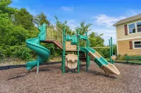 ELITE Escape w/POOL&SplashPad  BackYard OASIS,  HotTub, Garage & Lake View