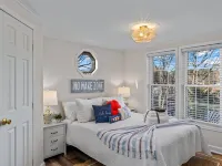 Charming 3 BR, Lakefront House on Lake Norman with Dock and Pier Bar