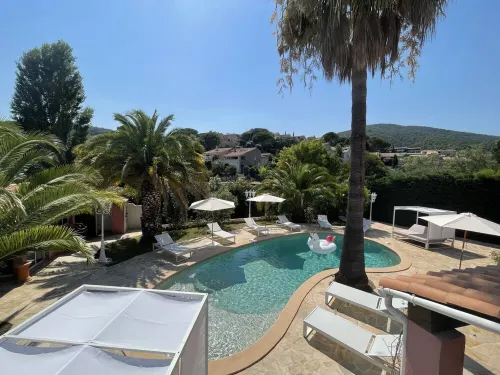 Beautiful vacation villa with large pool 900m walk to the beach for 12 people