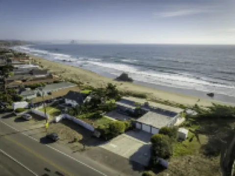 Sunrise to Sunset Views • Cayucos Beachfront Home
