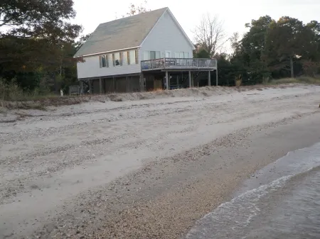 Beach Cottage With A Spectacular View ~ Your Own Private Beach ~ Includes Kayaks