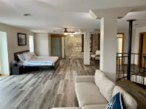 Mansion on the Mississippi River - Hot Tub - Beach - 7 Bedrooms