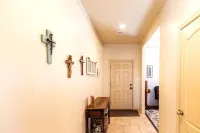 Spacious 4BR/3 Bath House with Beautiful Mountain Views front and back.