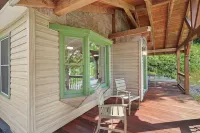 Cozy riverfront cabin on the New River.  Close to Boone and Appalachian State. Hotels in Bald Mountain