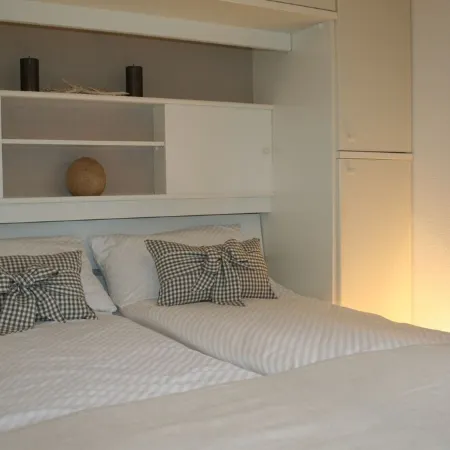 1A apartment, 2-4 people, very close to the beach, central, large garage, family friendly