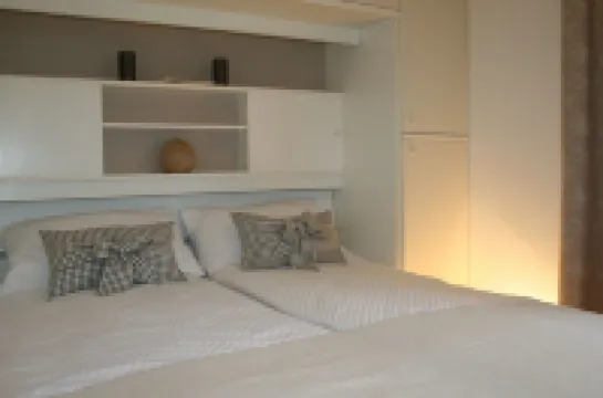 1A apartment, 2-4 people, very close to the beach, central, large garage, family friendly