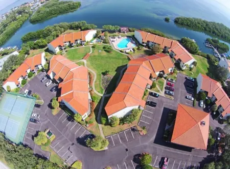 Waterfront Heated Pool-Minutes to Fort DeSoto Beach Downtown Shops & Restaurants