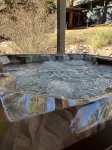 5 bd 4 bth, AC, fireplace, hikes, waterfalls, salt water hot tub, walk to town!