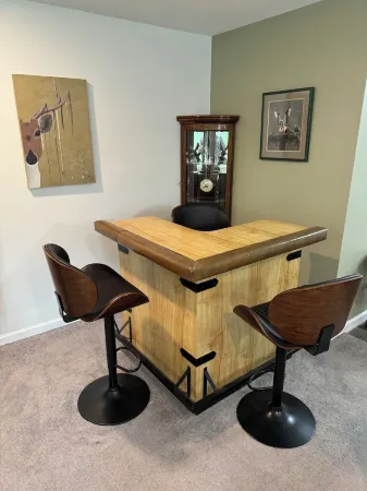 4 bdrm, 3 bath, 2,700 sqft house on 1 acre with chickens and fenced in back yard