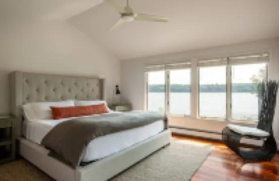 Hudson River Waterfront/Hits 2 Miles Away/Spec Views/Pool/Stars/Deck/Private
