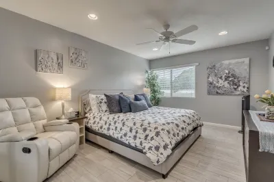 Ground Level Beautiful Remodeled Condo in Resort Setting In Downtown Scottsdale. Hotels near Scottsdale Stadium