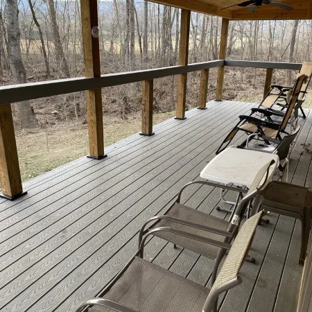 Secluded Couple’s one bedroom creek view cabin on Craigs Creek in Oriskany Va. Отели в г. Ботетот