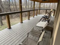 Secluded Couple’s one bedroom creek view cabin on Craigs Creek in Oriskany Va. Hotel a Botetourt County