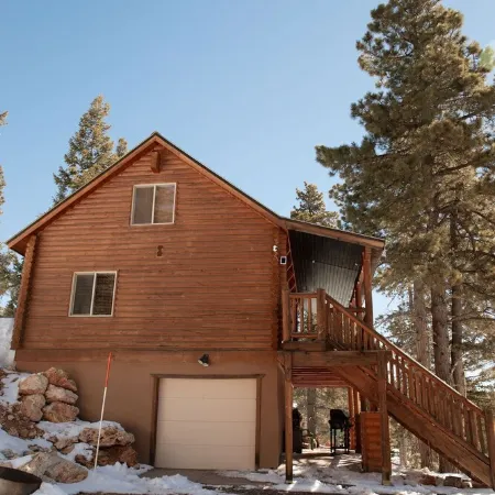 🏔Log Cabin Oasis w/hot tub and movie loft🏜