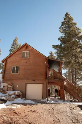 🏔Log Cabin Oasis w/hot tub and movie loft🏜