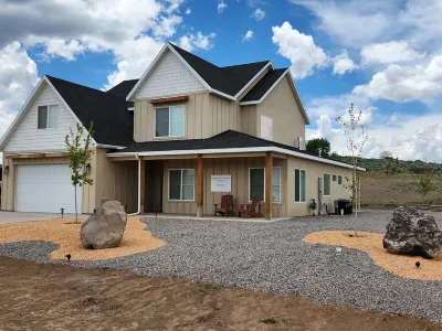 Large House with 3 King Beds 20 minutes from Bryce Canyon Hotels near Panguitch