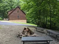 Lovie's Hillside Lodge nestled into 5 wooded acres