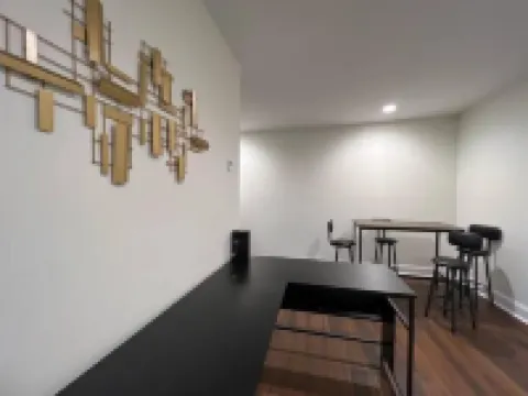 Stylish 1BR with full kitchen